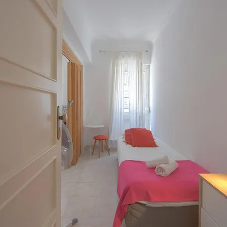 Alameda Typical By Homing Apartment